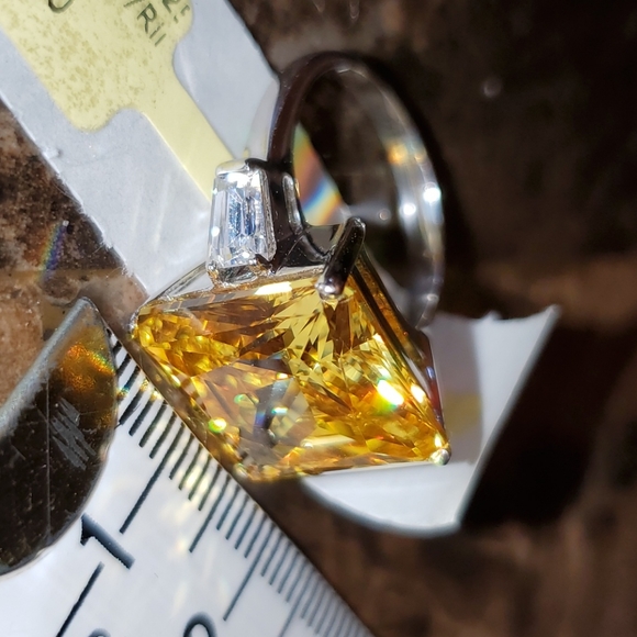 Ring - Picture 3 of 4